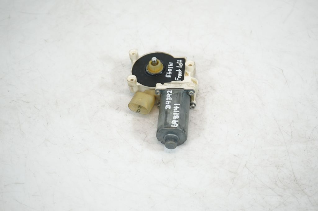 Front door window regulator with motor (4)