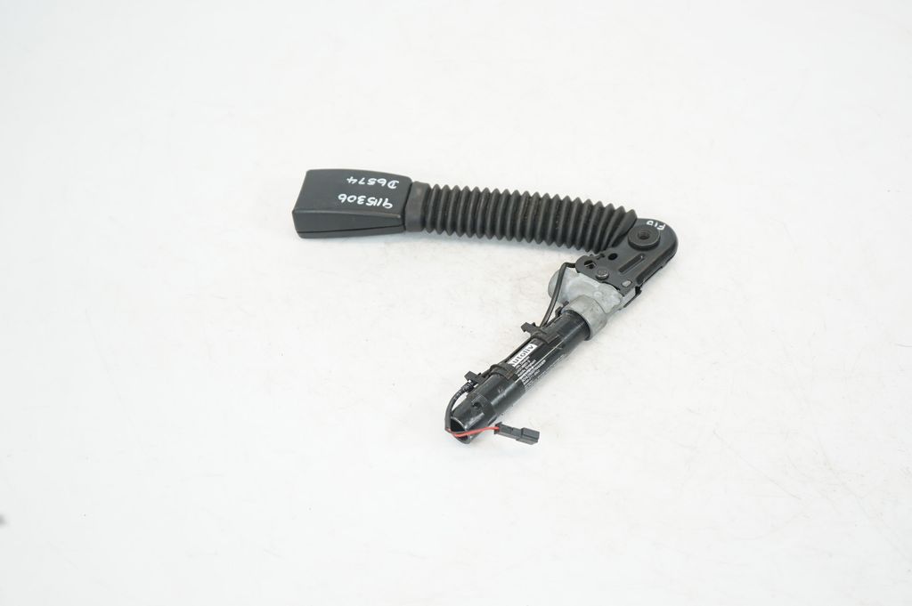 Front seatbelt buckle (4)