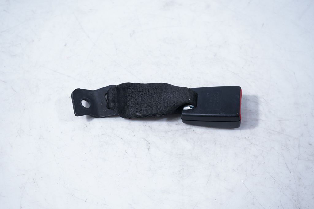 Rear seatbelt buckle (5)