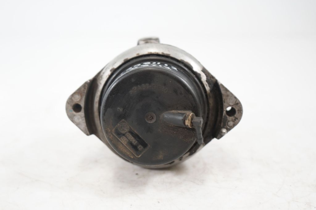 Engine mount bracket (6)