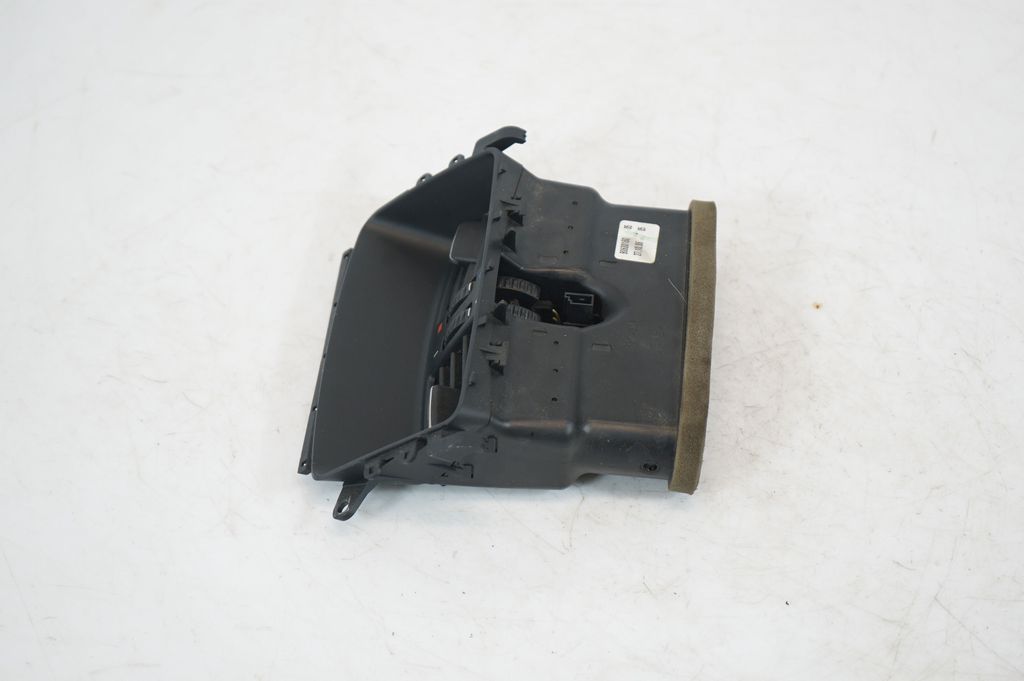 Rear air vent grill (2)