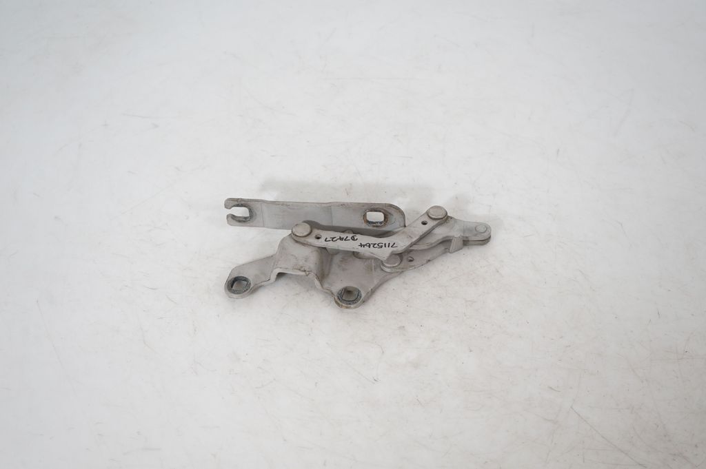 Engine bonnet/hood hinges (3)