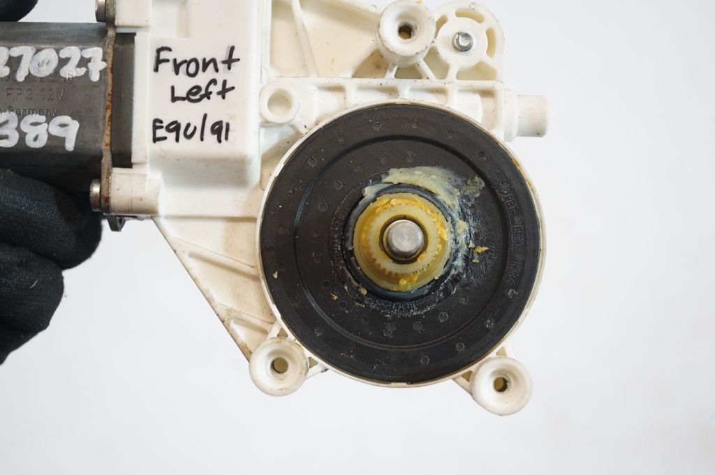 Front door window regulator with motor (7)