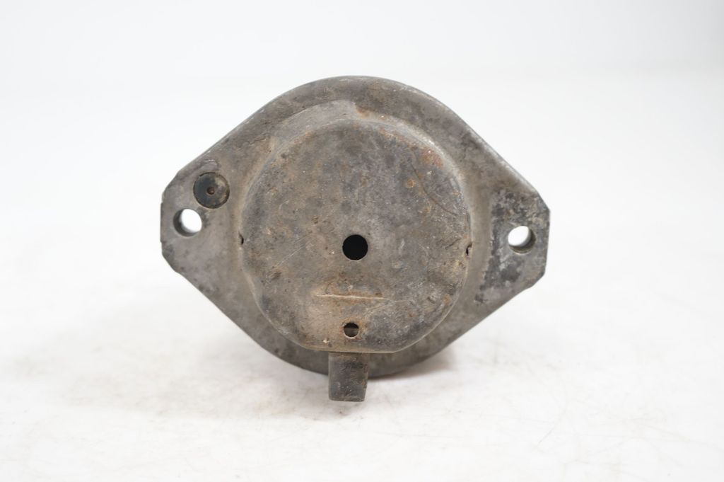 Engine mount bracket (6)