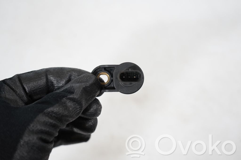 Camshaft position sensor (8)