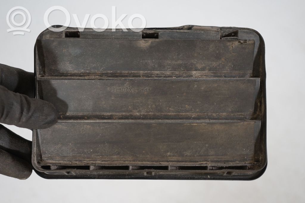 Quarter panel pressure vent (7)