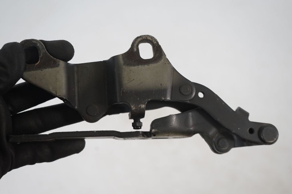 Engine bonnet/hood hinges (6)
