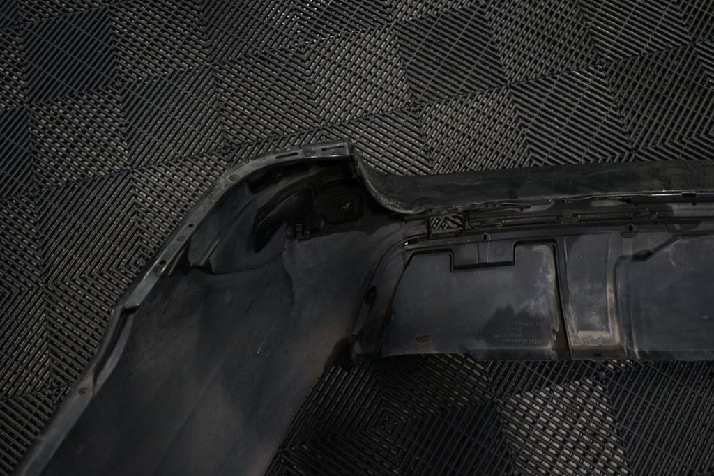 Rear bumper (16)