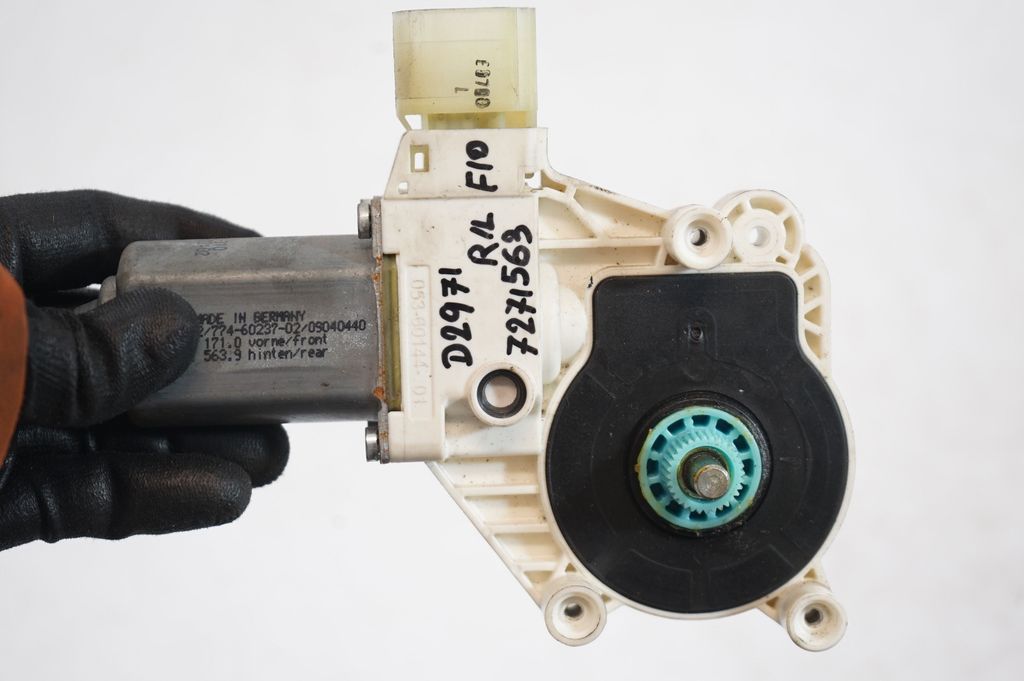 Rear door window regulator with motor (8)