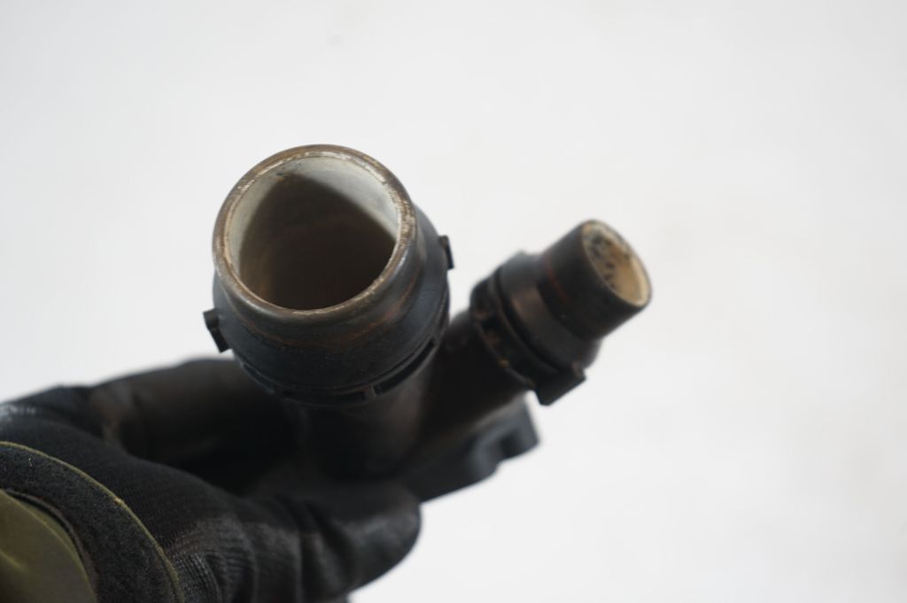 Engine coolant pipe/hose (7)