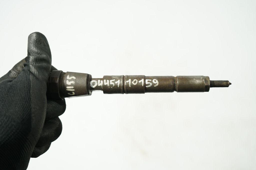 Fuel injector (7)