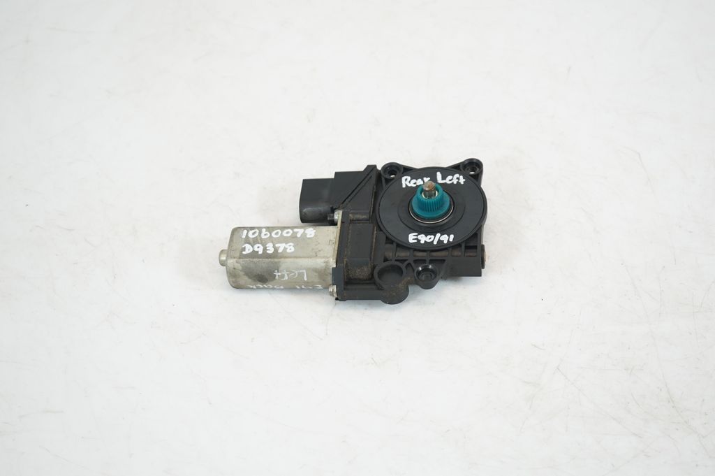 Rear door window regulator with motor