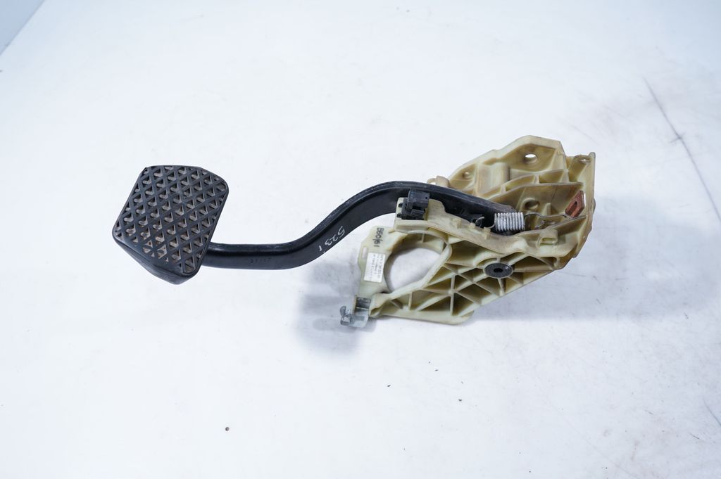Brake pedal (5)