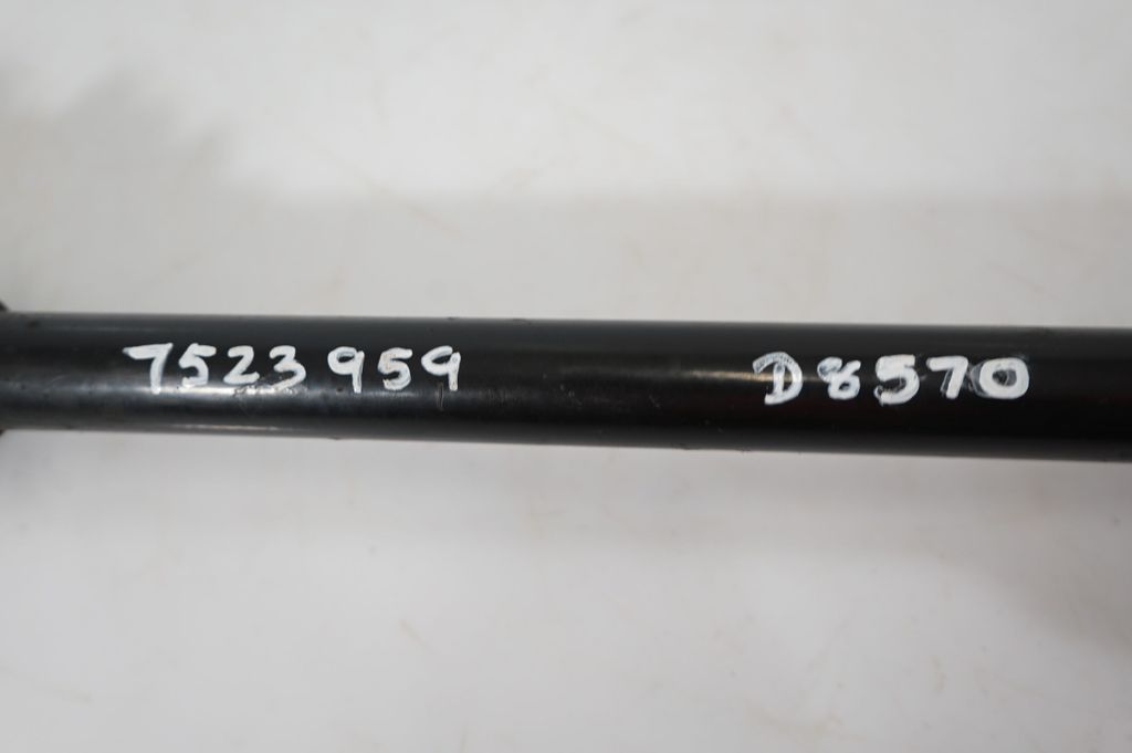 Rear driveshaft (8)