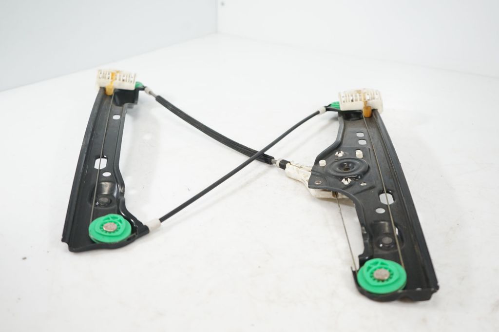 Front door window regulator with motor (6)