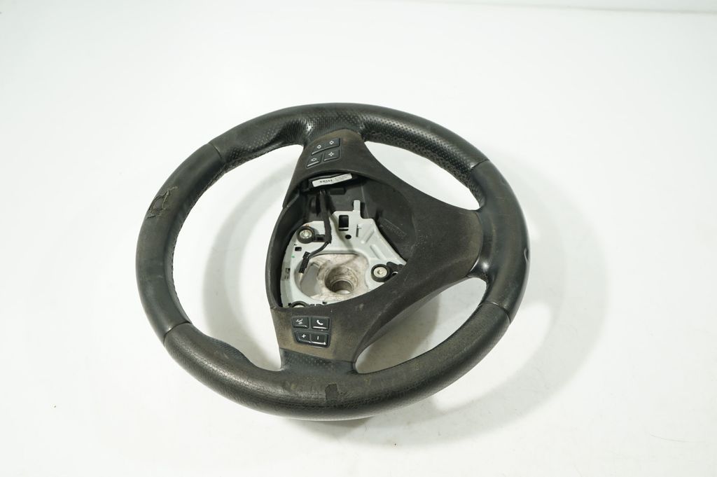 Steering wheel (4)