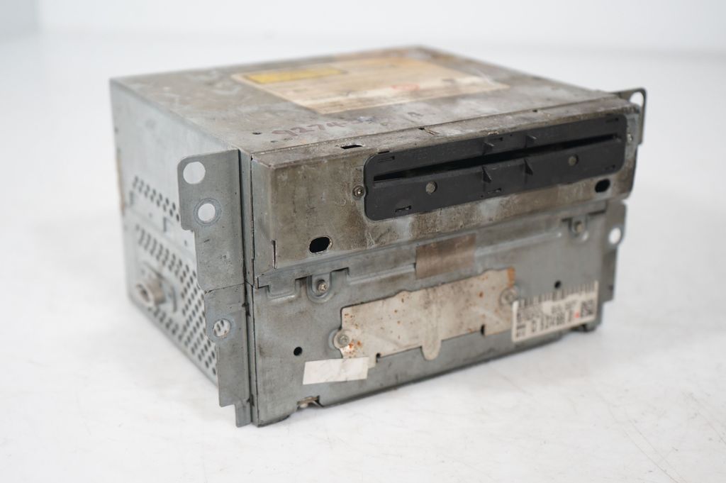 Radio/CD/DVD/GPS head unit (7)