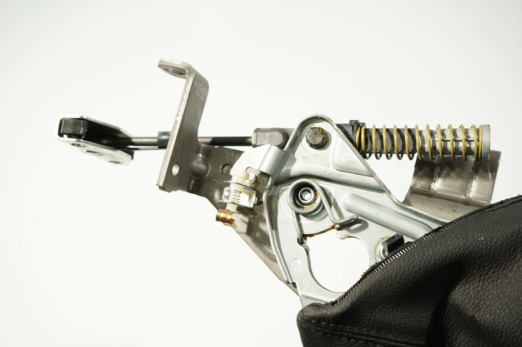 Handbrake/parking brake lever assembly (7)