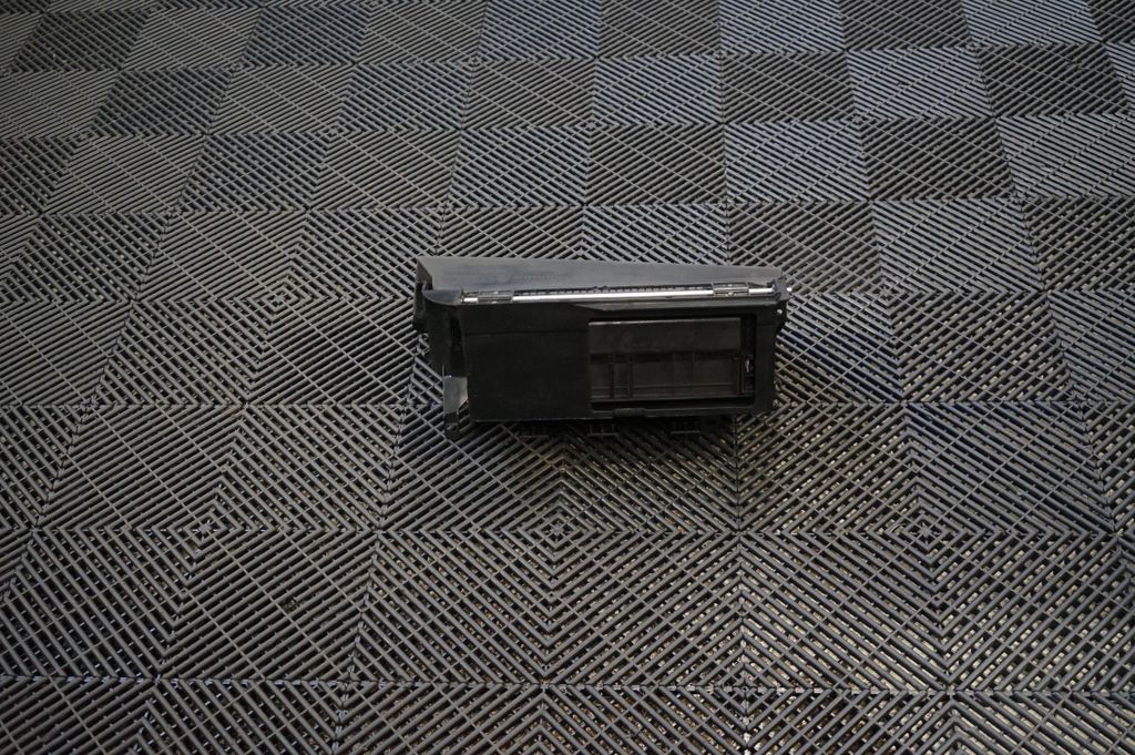 Glove box (3)