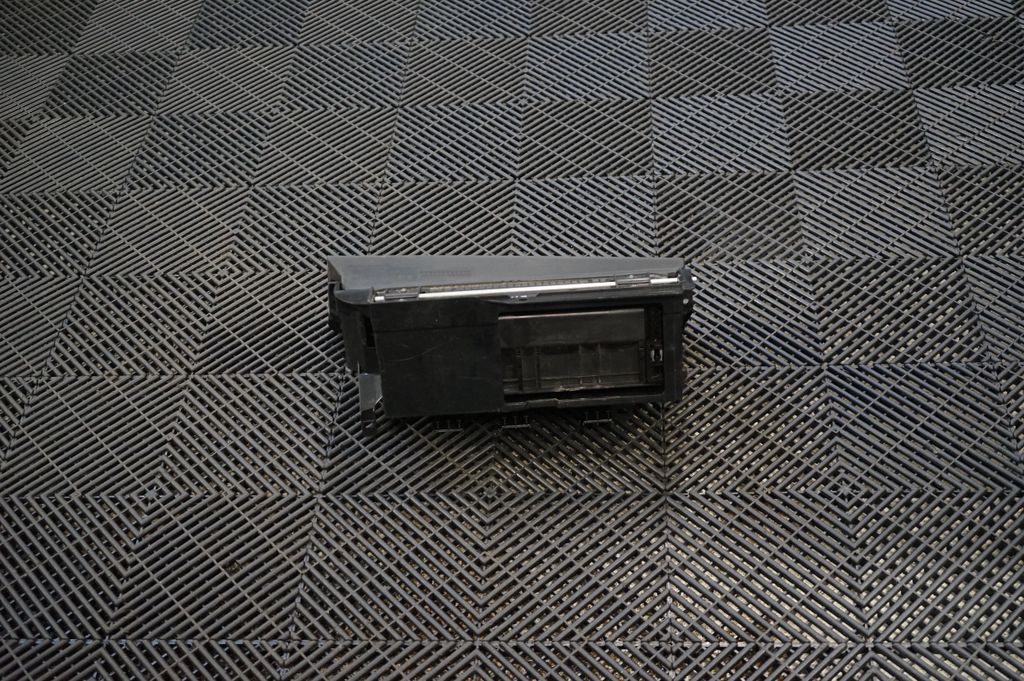 Glove box (3)