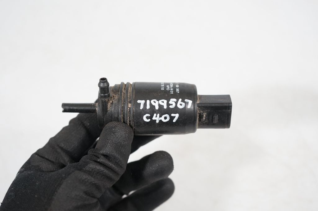 Windscreen/windshield washer pump (8)