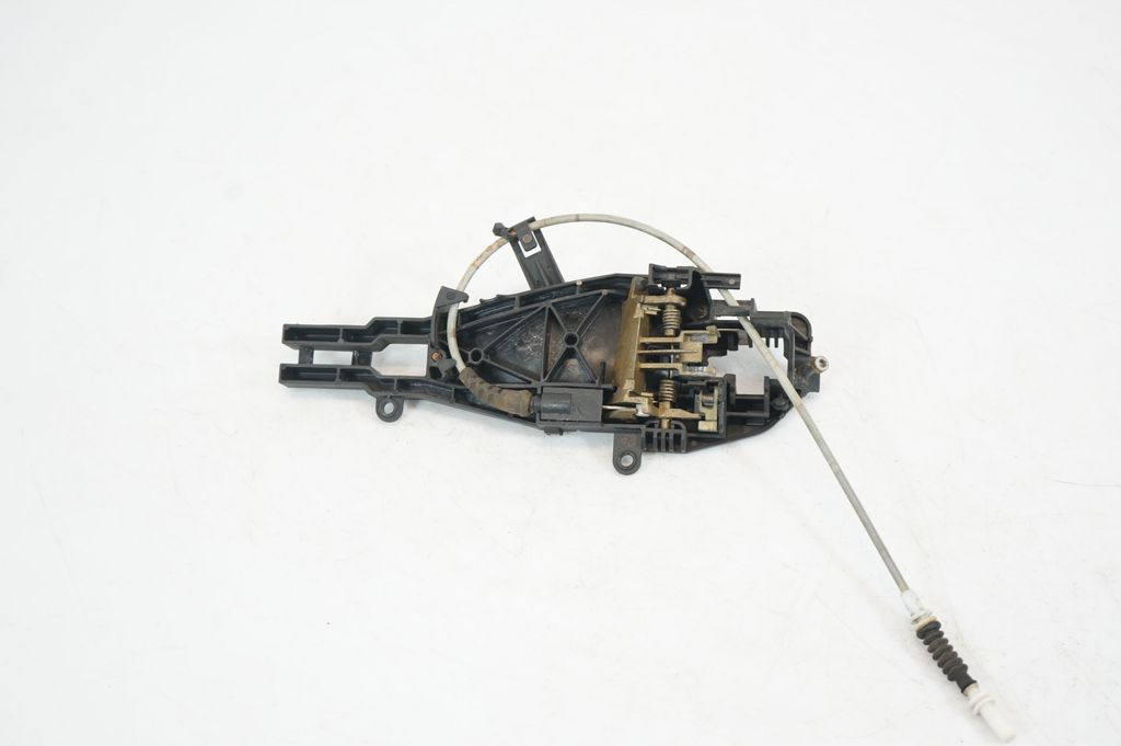 Rear door exterior handle/bracket (5)