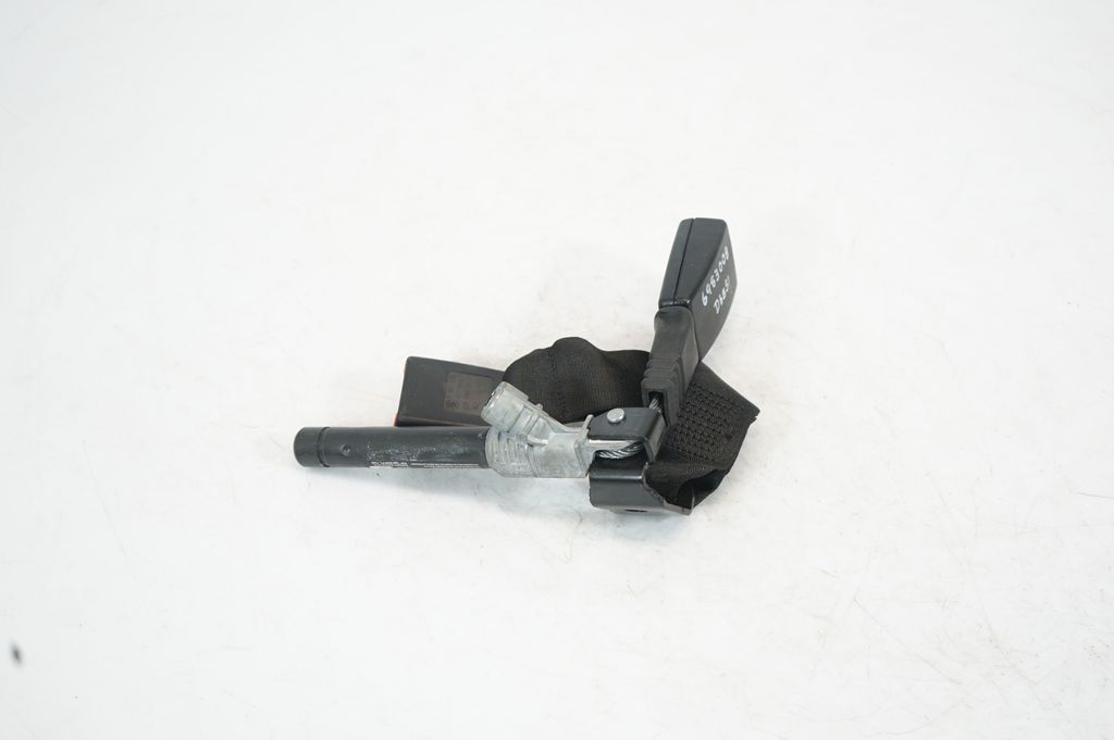 Rear seatbelt buckle (2)