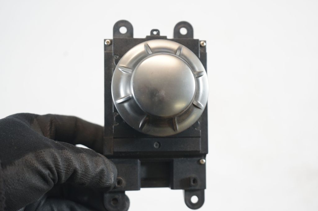 Multifunctional control switch/knob (8)