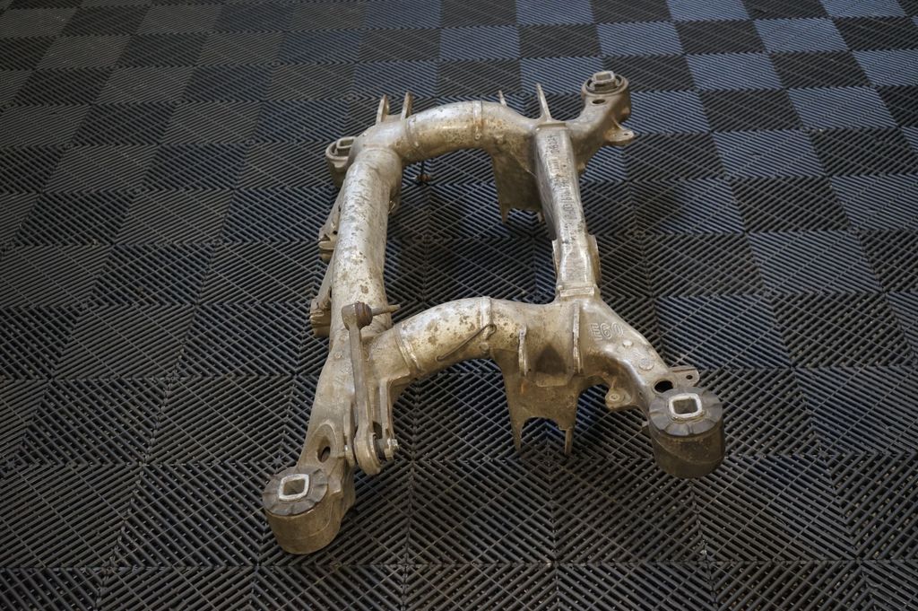 Rear subframe (4)