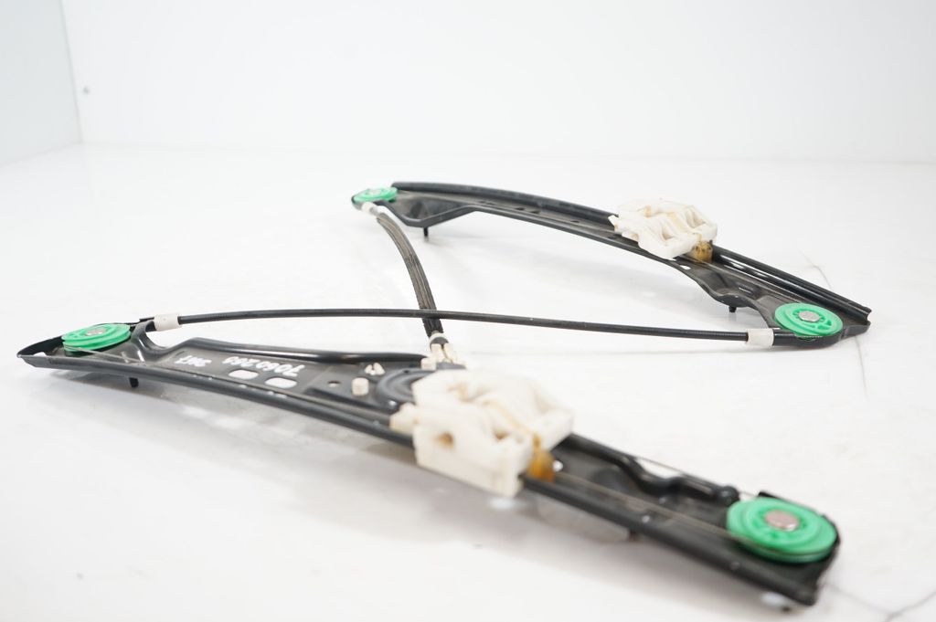 Front door window regulator with motor (7)