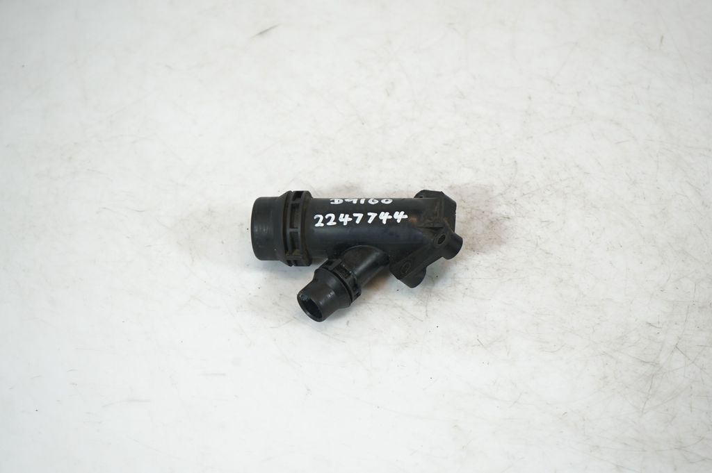 Engine coolant pipe/hose