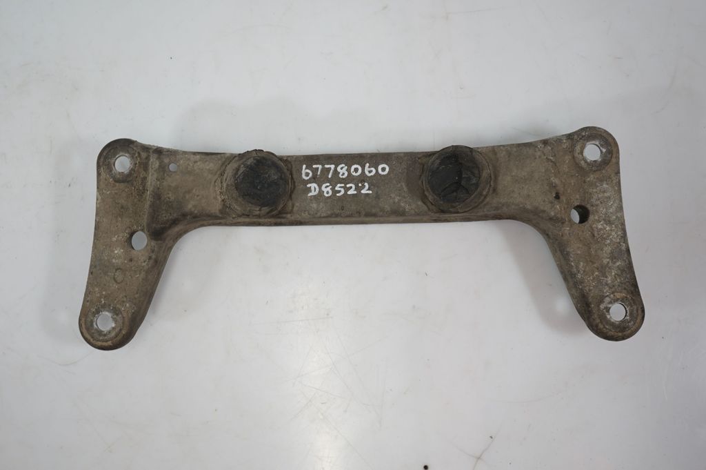 Gearbox mounting bracket (6)