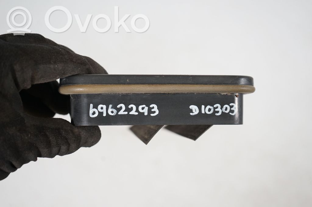 Quarter panel pressure vent (8)