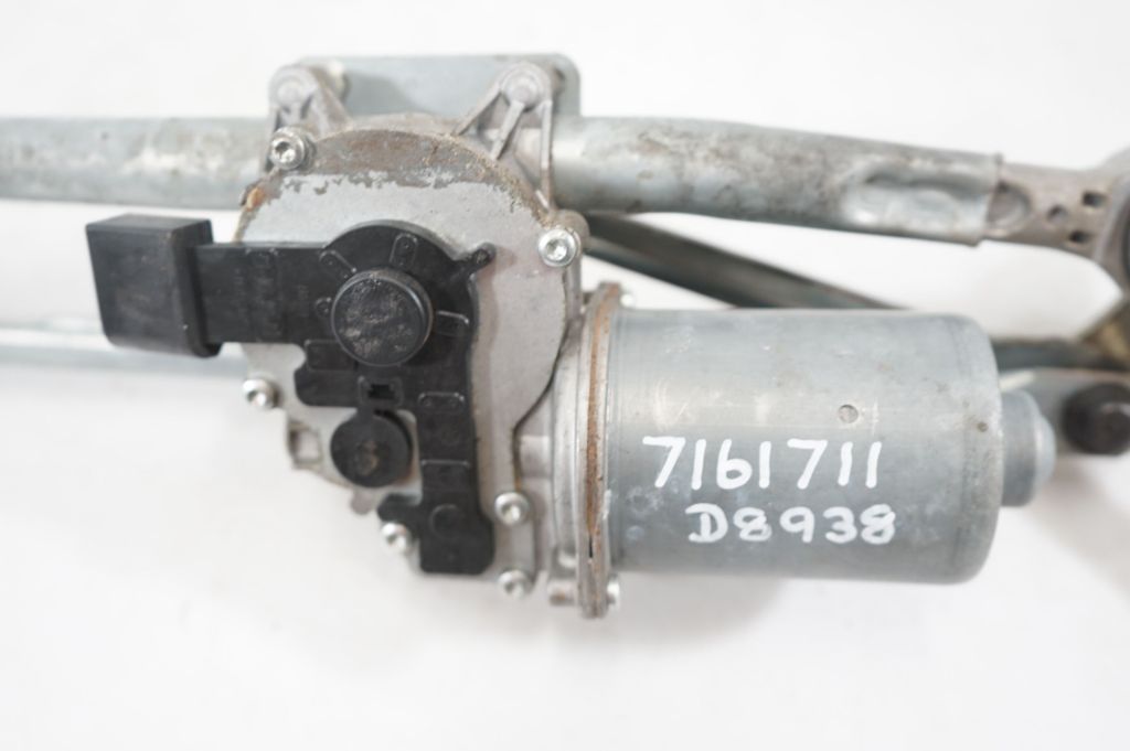 Front wiper linkage and motor (9)