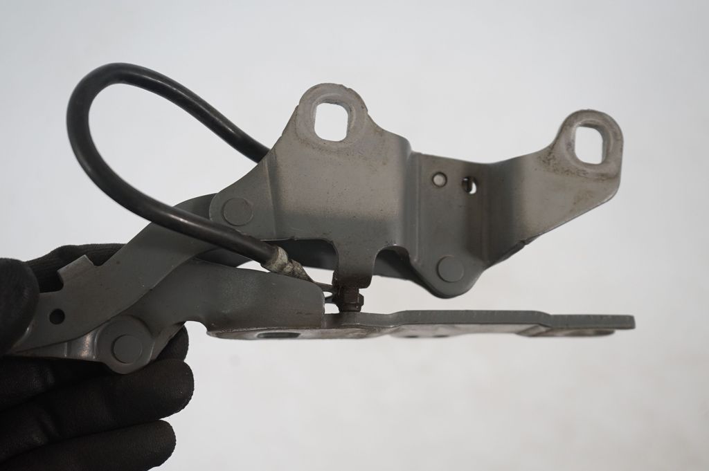 Engine bonnet/hood hinges (6)