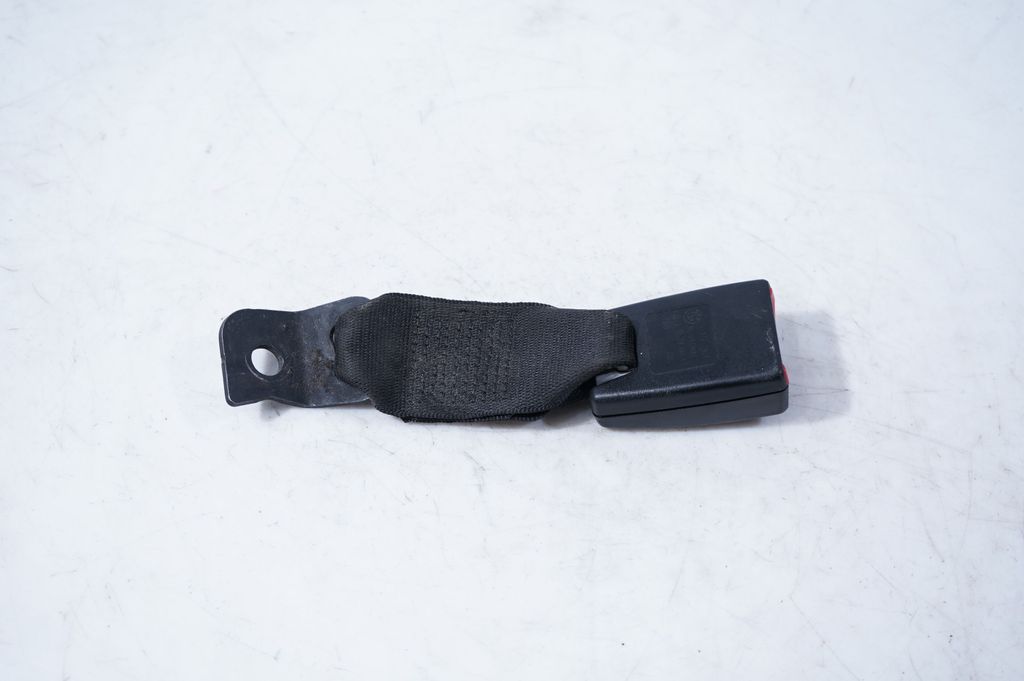 Rear seatbelt buckle (5)