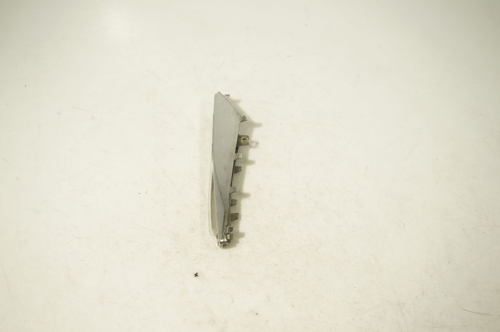 Front fender indicator light (2)