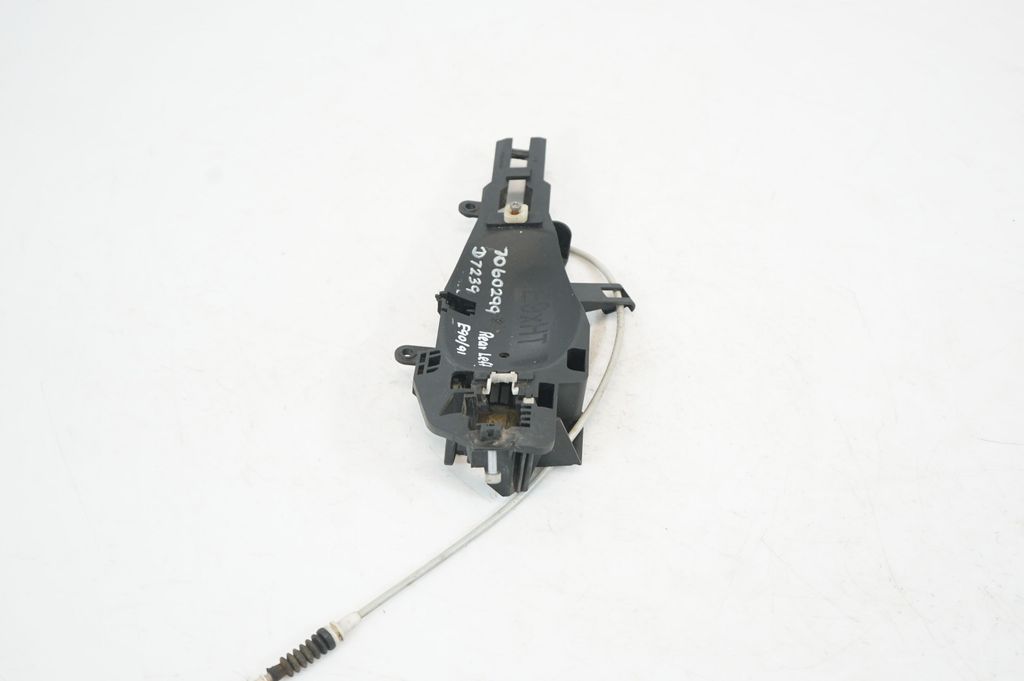 Rear door exterior handle/bracket (2)