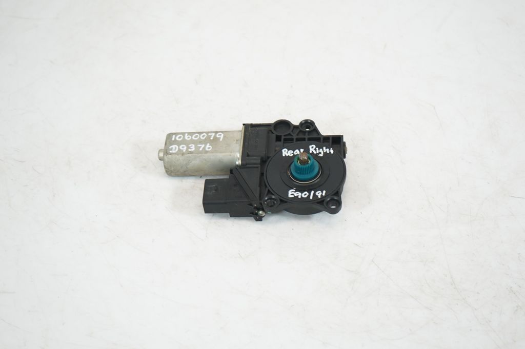 Rear door window regulator with motor