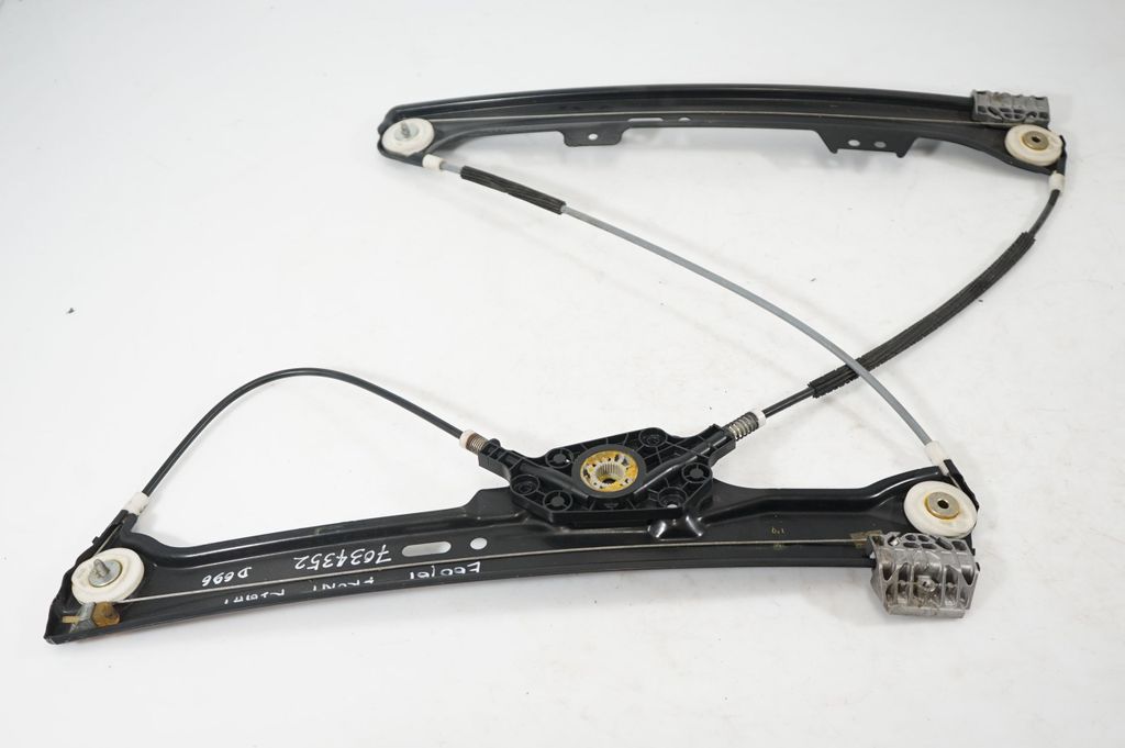 Front door window regulator with motor (3)