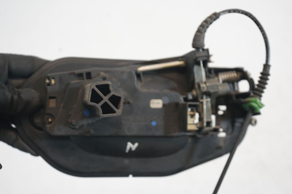 Rear door exterior handle (6)