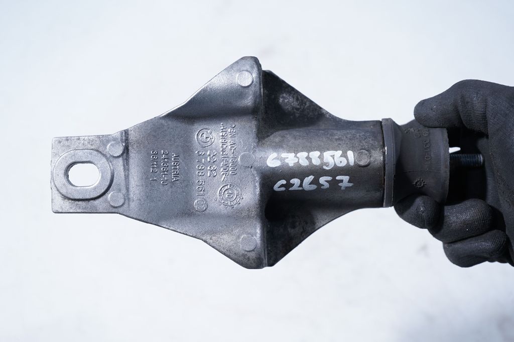 Gearbox mounting bracket (7)