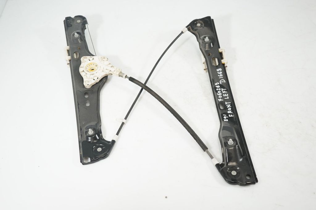 Front door window regulator with motor (4)