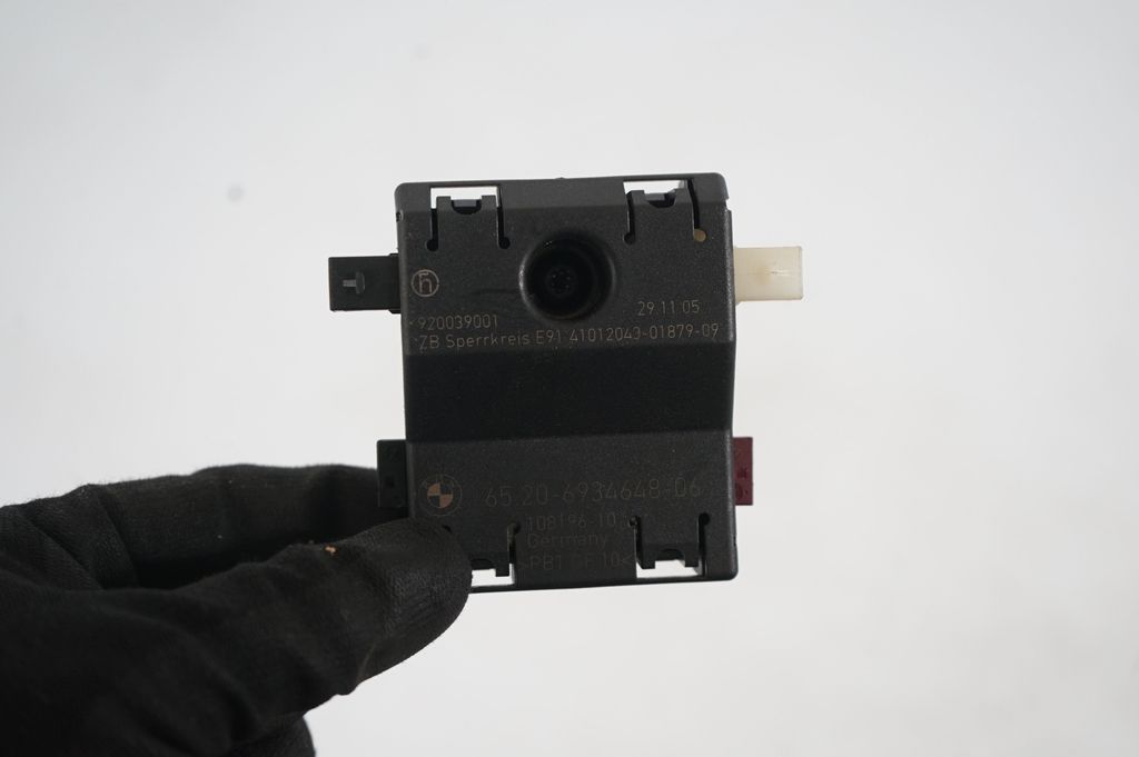 Antenna control unit (8)