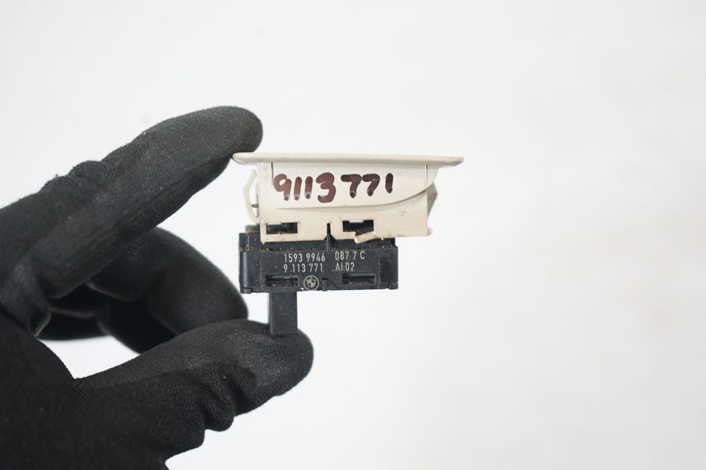 Electric window control switch (8)