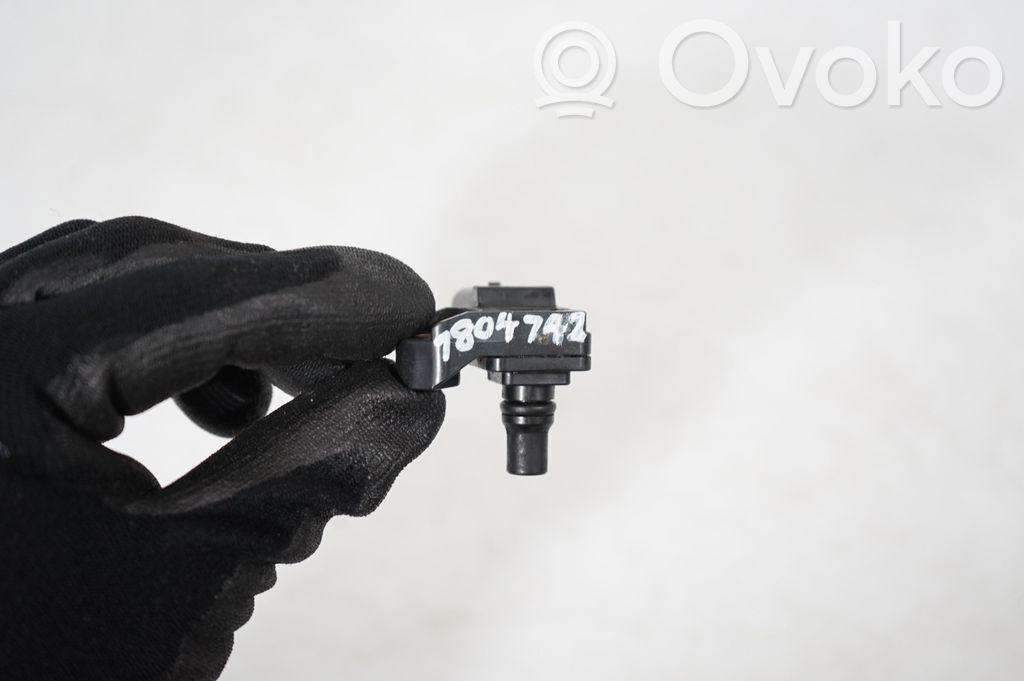 Air pressure sensor (8)