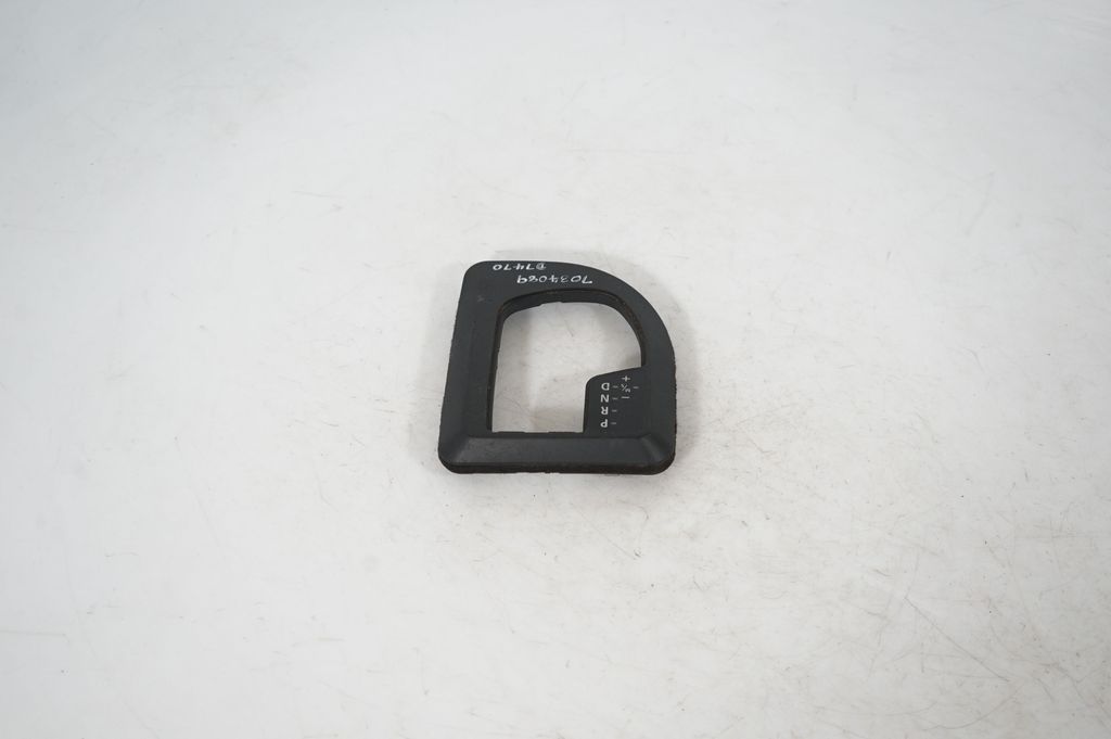 Gear shifter surround trim plastic (3)