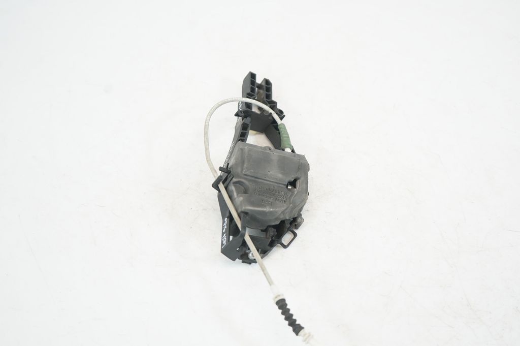 Rear door exterior handle/bracket (4)