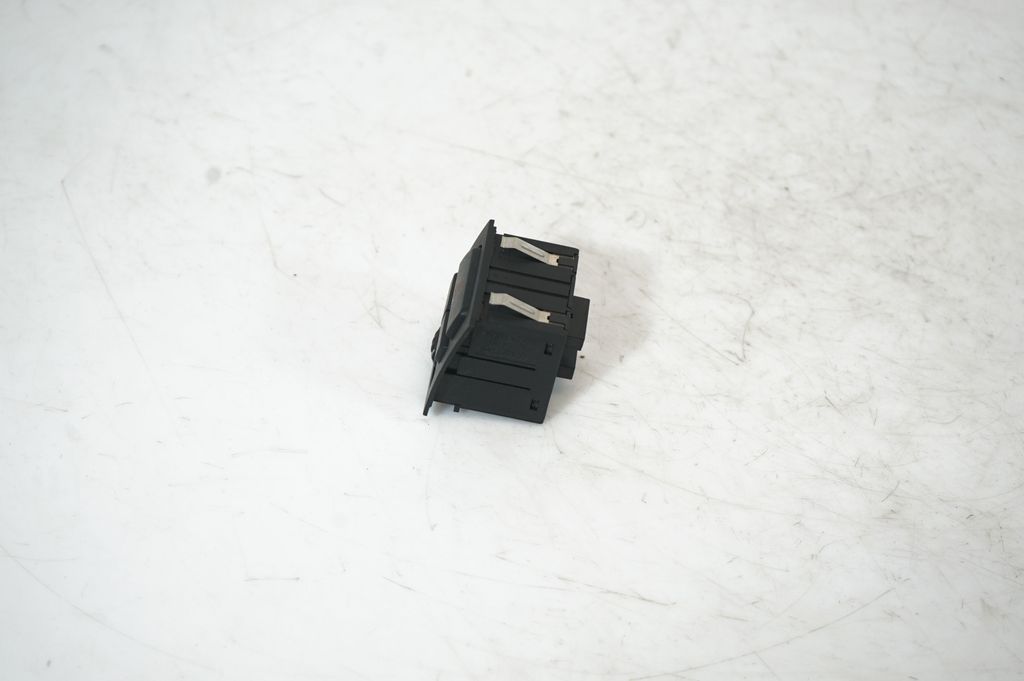 Hazard light switch (2)