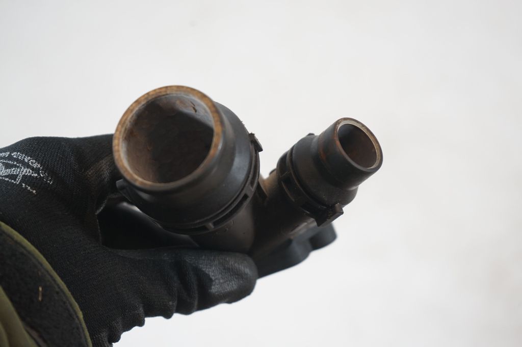 Engine coolant pipe/hose (7)